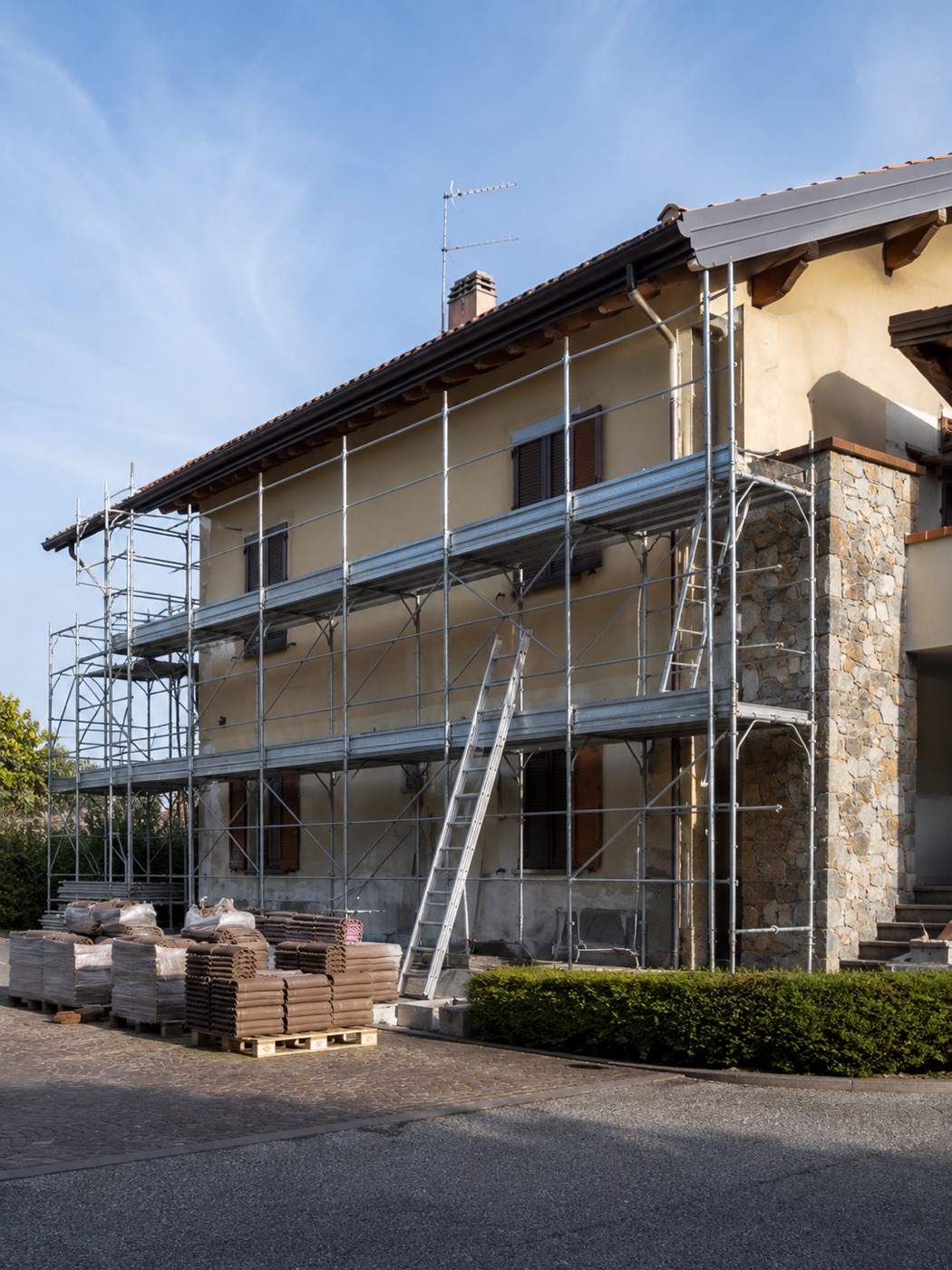 Cantiere ALBservice: ristrutturazione di facciata con ponteggio